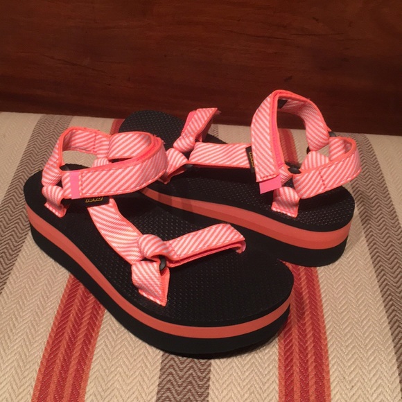 teva flatform candy stripe